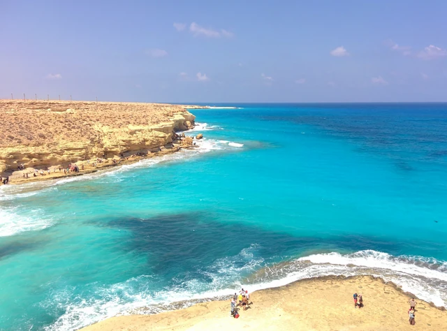 Agiba-stranden och klipporna vid Marsa Matruh